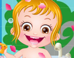 Hazel Bebek Banyo Yapıyor